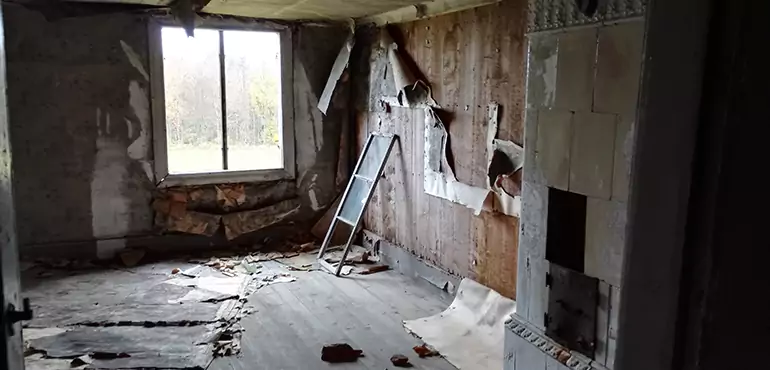 Why Selling a Distressed House Through Traditional Methods Fails in Naperville